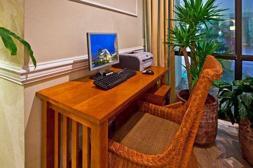 Holiday Inn On The Beach Дестін Зручності фото